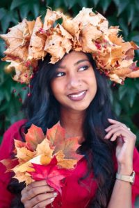 Girl_with_maple_leaf_crown